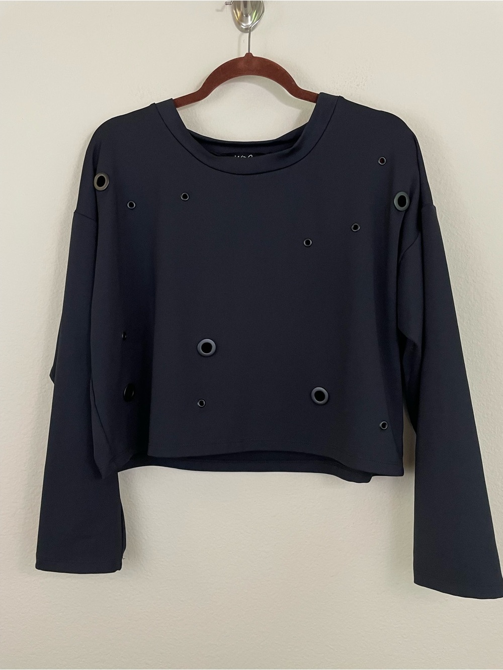 Weekend by Frank Lyman Grommet Crewneck Scuba Cropped Sweatshirt Size Large